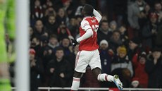 Nicolas Pepe z Arsenalu slaví gól v zápase s Manchesterem United.