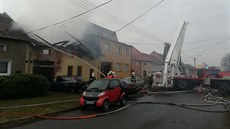 V rodinném dom s autoservisem v Lobodicích dolo bhem opravy auta k výbuchu,...