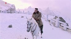 Severokorejský vdce Kim ong-un vyjel na bílém koni na posvátnou horu Pektusan.