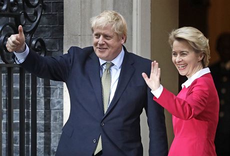 Premiér Boris Johnson a pedsedkyn Evropské komise Ursula von der Leyenová na...