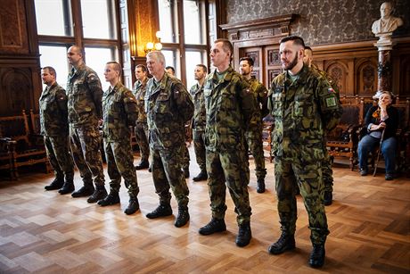 Samotná Armáda eské republiky si kolínské premiéry mstských benefit pro...