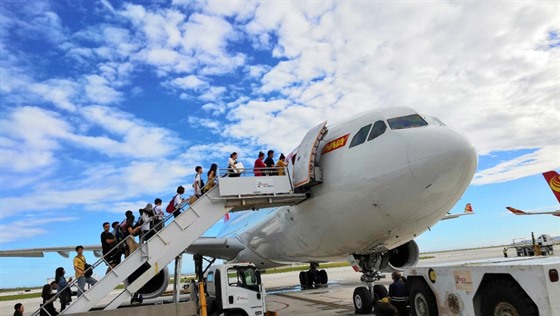 íntí turisté se vracejí z dovolené v Saipanu (28. 10. 2018)