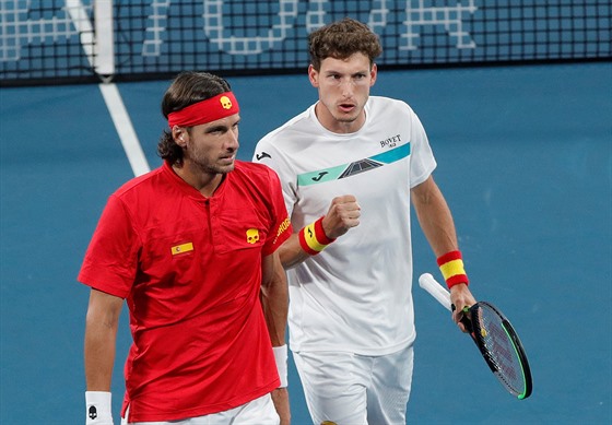 panlé Pablo Carreo-Busta a Feliciano Lopez ve finálovém zápase ATP Cupu...
