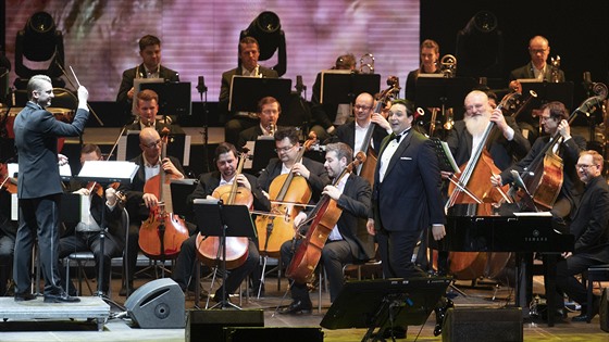 Dirigent Jan Kučera, Adam Plachetka a členové orchestru Belle Epoque