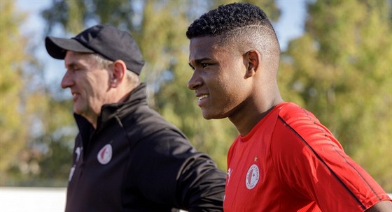 Brazilský fotbalista Joao Felipe a asistent trenéra Pavel ehák na kondiním...