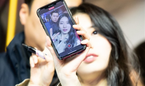 Korejská popová hvězda Bae Suzy si na sociálních sítích vyslechla silnou kritiku za podporu knihy Kim Čijong - Ročník 82.