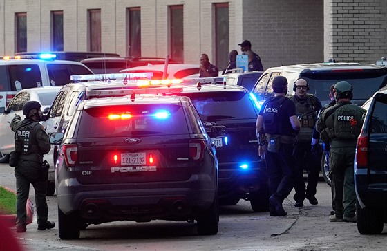 Na střední škole v texaském městě Bellaire došlo ke střelbě. (14. ledna 2020)