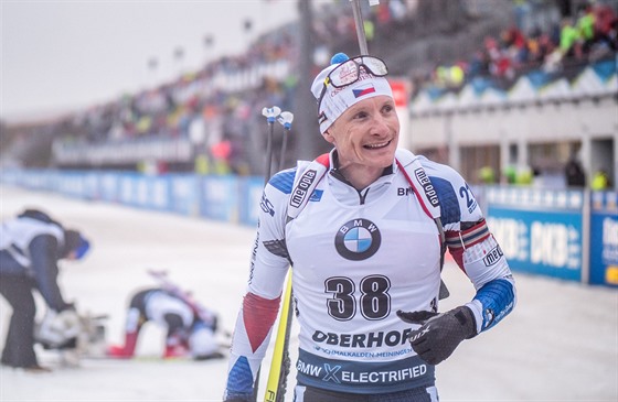 Český biatlonista Ondřej Moravec v cíli sprintu v Oberhofu.