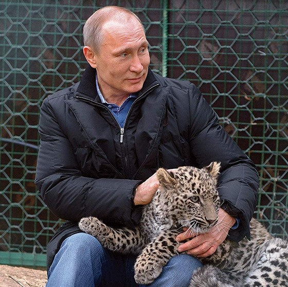 Ruský prezident Vladimir Putin v kalendái pro rok 2020 odhaluje svou jemnjí...