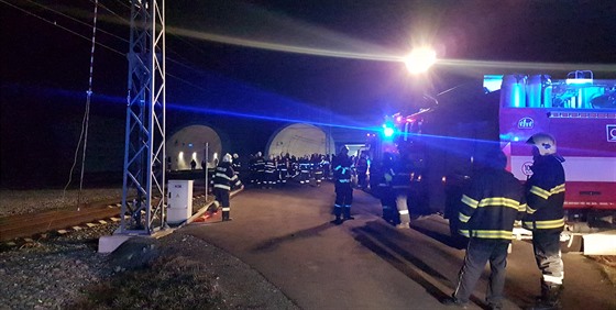 Letos v lednu hořel v Ejpovickém tunelu podvozek jednoho z vagonů Západního expresu. Vlak tehdy zastavil ve třetině čtyřkilometrového tubusu.