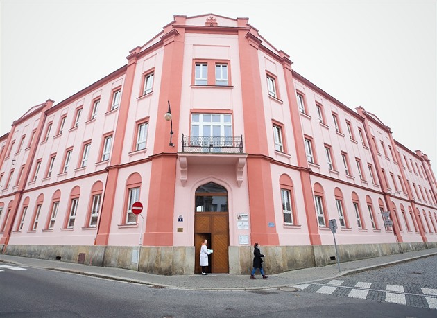 Uebny v budov obchodní akademie na námstí Osvobození pestávají s kadým...