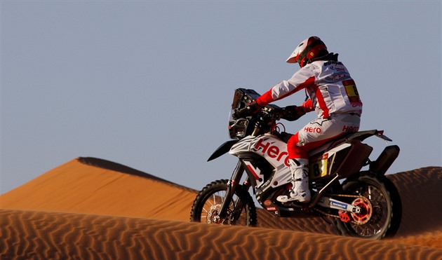 No Rally Dakar, o motociclista Goncalves morreu após a queda