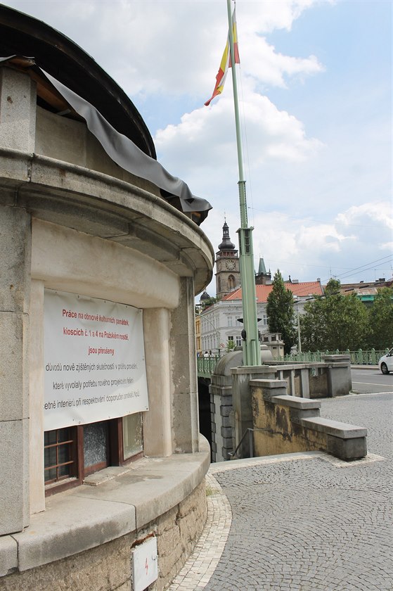 Oprava dvou kiosk na Praském most v Hradci Králové byla peruena  (13. 8....