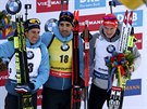 TI NEJLEPÍ. Sprint v Ruhpoldingu ovládl Martin Fourcade (uprosted), vlevo je...