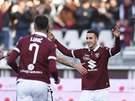 Alejandro Berenguer (vpravo) z FC Turín slaví se svými spoluhrái vstelenou...