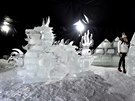 Ledové sochy draka a sfingy na festivalu Ledové Pustevny (10. ledna 2020)