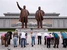 Moná by to turisté ani nechtli, ale v Severní Koreji je klanní u Kimova...