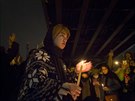 Íránci v Teheránu zapalují svíčky za oběti pádu ukrajinského letadla....