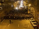 Íránci protestují v ulicích Teheránu poté, co se Íránské revoluční gardy...
