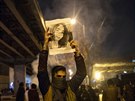 Íránci protestují v ulicích Teheránu poté, co se Íránské revoluní gardy...