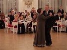 Prezident Zeman bhem úvodního tance se svou manelkou. (10. ledna 2020)