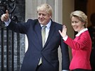 Premiér Boris Johnson a předsedkyně Evropské komise Ursula von der Leyenová na...