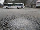 Autobusová točna ve Skalici nad Svitavou na Blanensku je na mnoha místech...