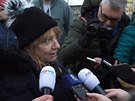 Jitka Gavdunová, starostka Vejprt, hovoí s novinái po tragickém poáru v...