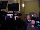 Starostka Vejprt Jitka Gavdunová a premiér Andrej Babiš hovoří s novináři po...