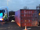 idika nabourala do kontejneru, který za jízdy vypadl z kamionu na Praském...