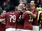 Fotbalisté AC Milán slaví gól, uprosted stelec Ante Rebi.
