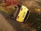 Osobn auto ve Vestarech skonilo po stetu s vlakem na stee v pkop (14....