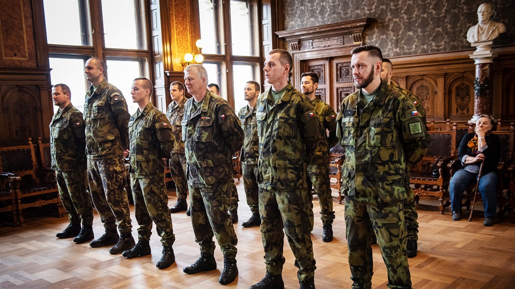 Samotná Armáda eské republiky si kolínské premiéry mstských benefit pro...