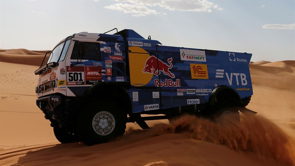 Kamaz s posádkou Dmitriij Sotnikov, Ruslan Achamedov a Ilgiz Achmedzjanov v 6....