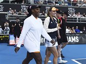 Serena Williamsová a Caroline Wozniacká před finále čtyřhry na turnaji v...