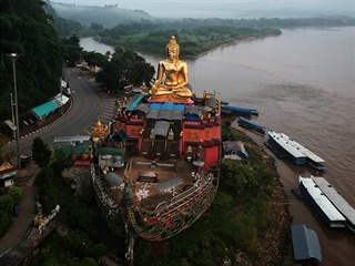Zlatý trojúhelník. Pohled na Mekong na pomezí Thajska, Laosu a Maynmaru. (20....
