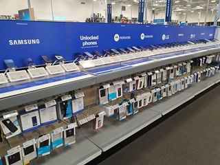 Nabídka mobilů v americkém Best Buy