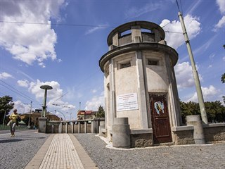 Kiosky na Pražském mostě v Hradci Králové potřebují opravu.