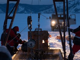 Práce detektoru Bajkal během zimní expedice
