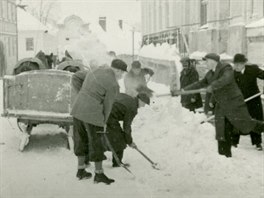 Na odklízení přívalů sněhu v Pelhřimově byla ve 40. letech minulého století...