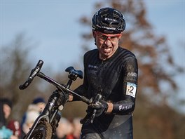 Emil Hekele si jede pro eský cyklokrosový titul.