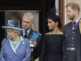Královna Albta II., princ Andrew, vévodkyn Meghan a princ Harry (Londýn, 10....