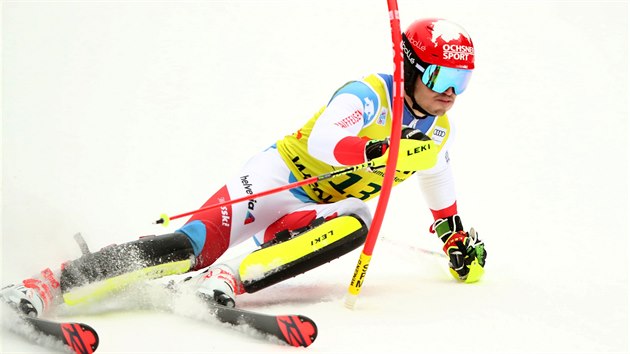 Loic Meillard na trati kombinačního slalomu ve Wengenu.