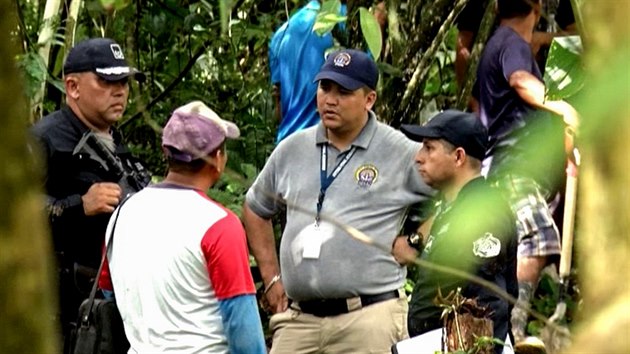 Panamsk policie na mst, kde lenov sekty zavradili pi ritulnm obadu sedmi lid. (16. ledna 2020)