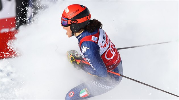Italka Federica Brignoneová se raduje v cíli obřího slalomu v Sestriere.