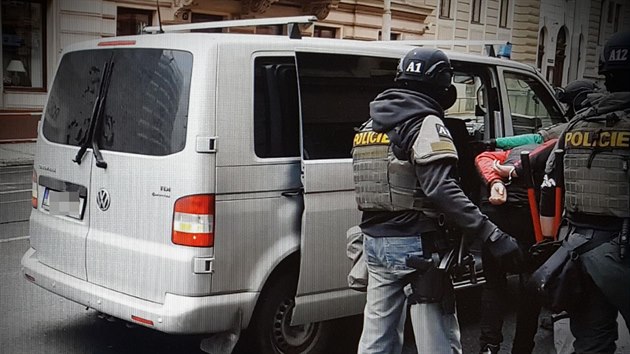 Policisté zadrželi lupiče, kteří přepadli několik benzínek v Praze (10. ledna 2020)