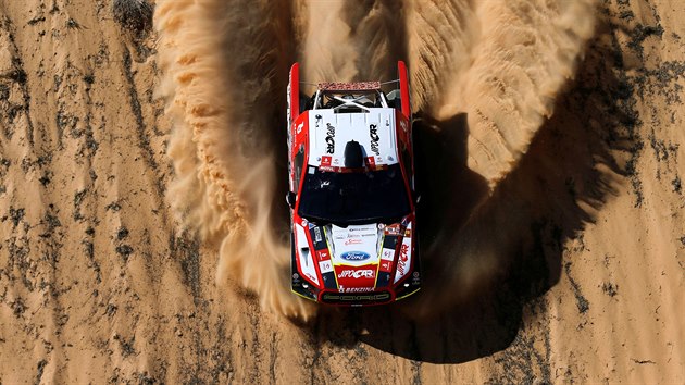 V POUTI. et reprezentanti Martin Prokop a Viktor Chytka bhem pt etapy Rallye Dakar v Saudsk Arbii.
