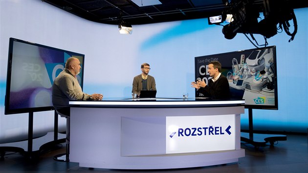 Redaktoři serveru iDNES.cz František Dvořák (vpravo) a Jan Matura (vlevo) v diskusním pořadu Rozstřel. (15. ledna 2020)