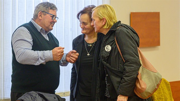 Rodie zavradnho novine Jna Kuciaka s matkou jeho snoubenky Martiny Kunrov, kter byla rovn zavradna. Pozstal po obtech dvojnsobn vrady vypovdali ped specilnm trestnm soudem v Pezinku. (14. ledna 2020)