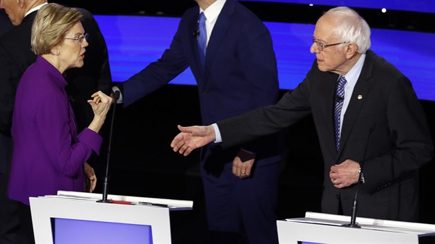 Americk sentor Bernie Sanders se v sedm a posledn televizn debat uchaze o prezidentskou nominaci Demokratick strany stetl se svou soupekou, Elizabeth Warrenovou.Sanders j ml ci, e ensk kandidtka nedoke porazit souasnho prezidenta Donalda Trumpa. Sanders to odmt. (14. ledna 2020)